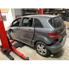 Sucata Para Retirar Peças Usadas Mercedes B180 2011